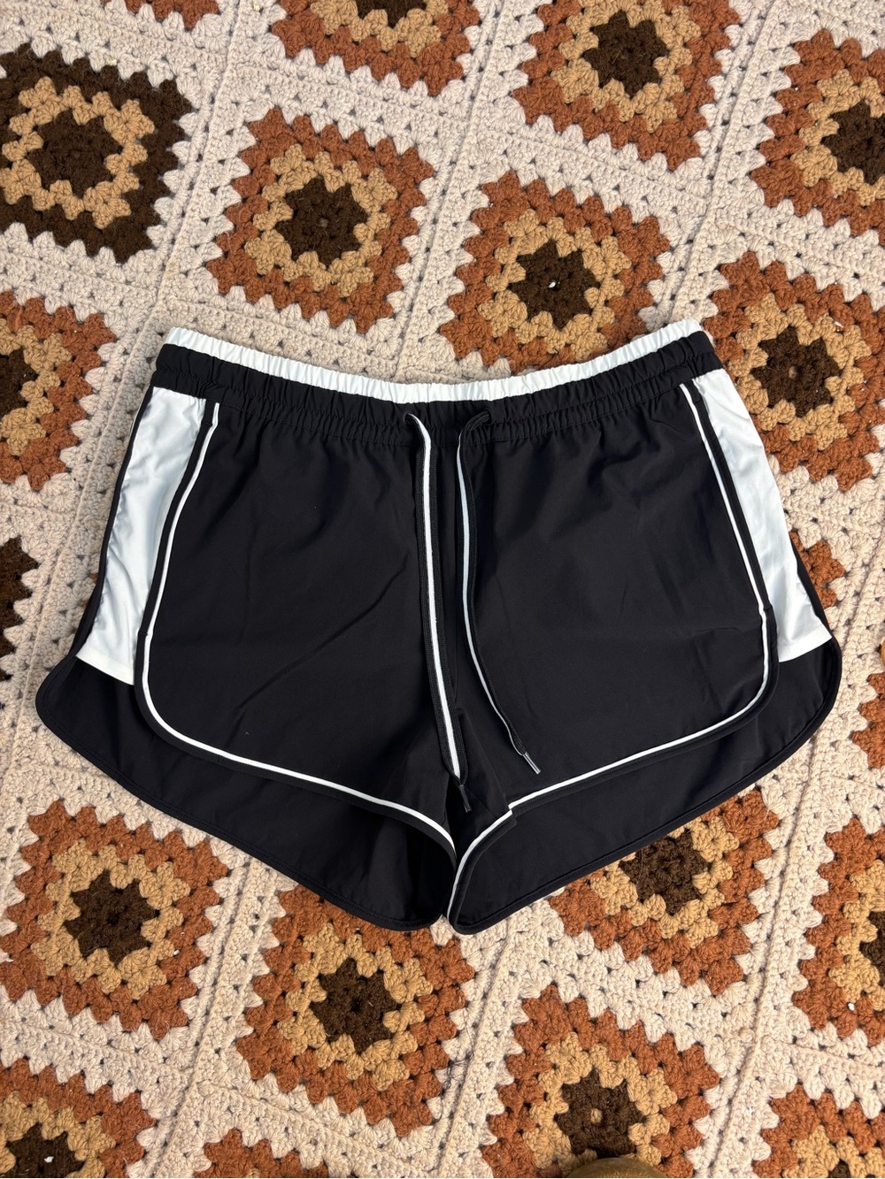 Athleta Colorblocked Black and White Athletic Shorts Size 12